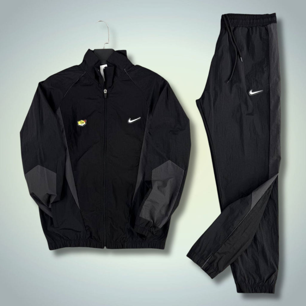 Nike TN męska kurtka sportowa, czarna z białym logo. Premium