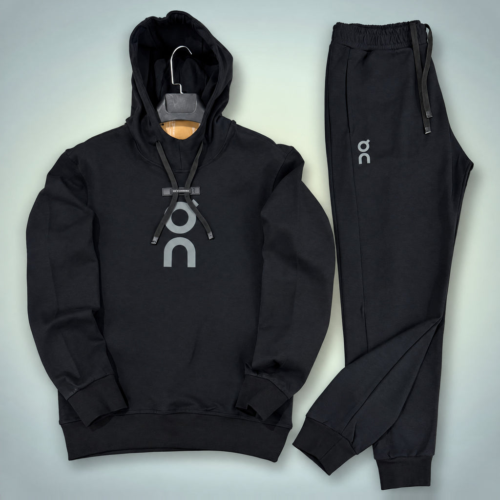 On Club Men's Tracksuit. Black