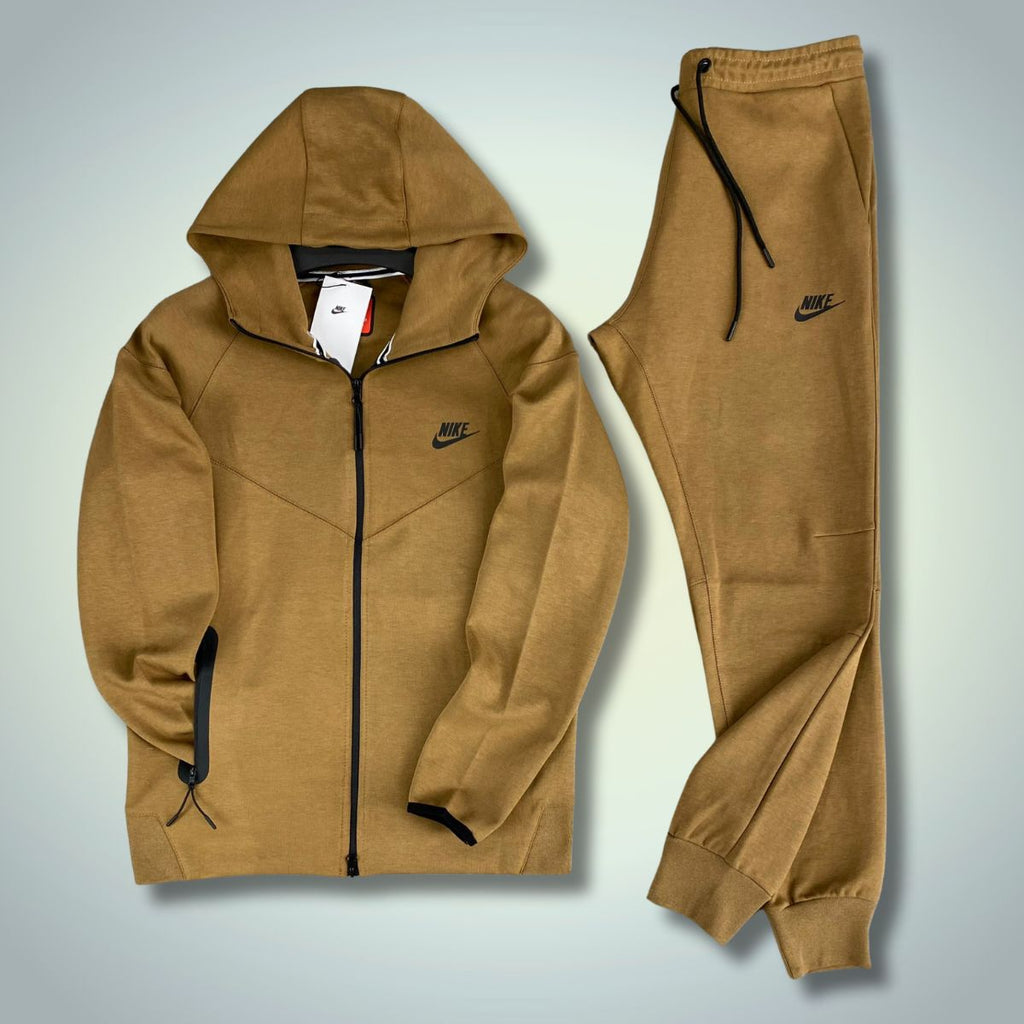 Męski dres Nike Tech Fleece, brązowy. Model 2023. Najwyższa jakość