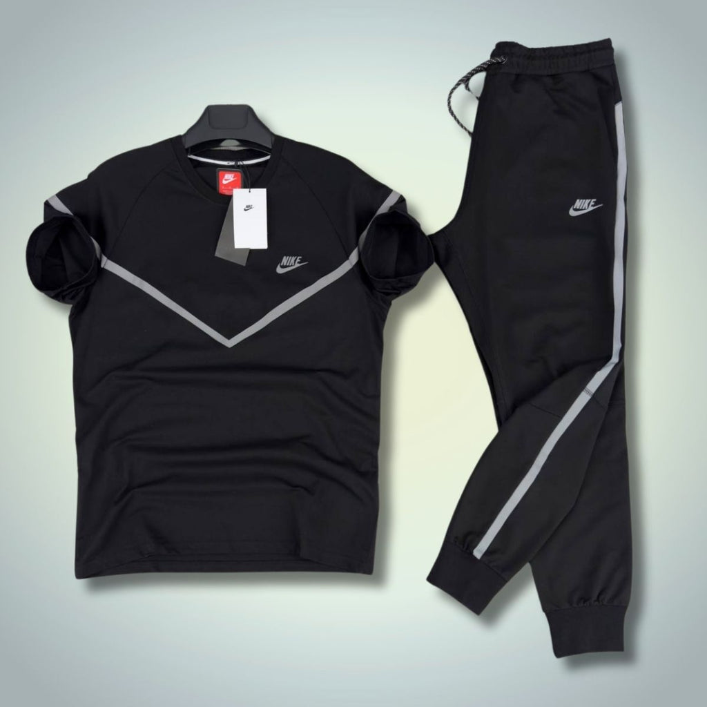 Komplet letni męski Nike Reflective Tech Fleece w kolorze czarnym. Jakość premium