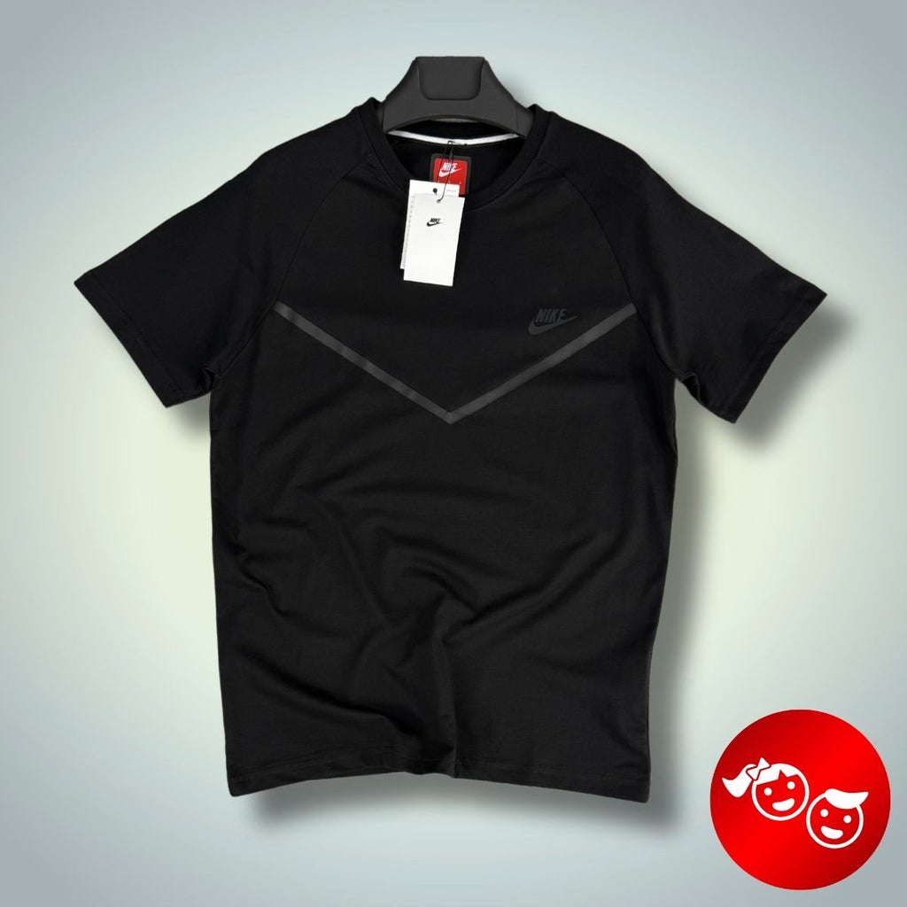Koszulka dziecięca Nike Tech Fleece, czarna. Model 2024. Jakość premium