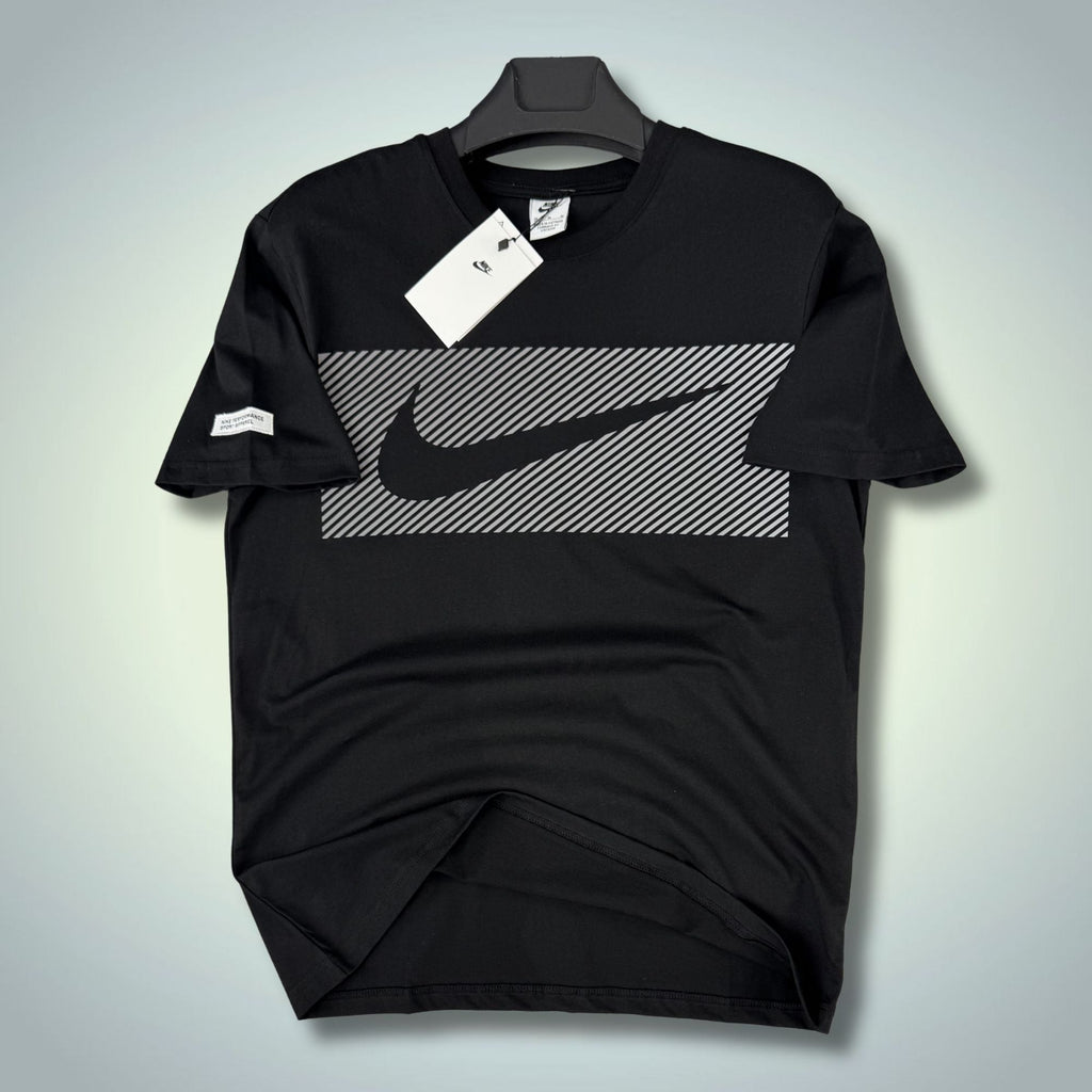 Męska czarna koszulka Nike Performance. Jakość premium