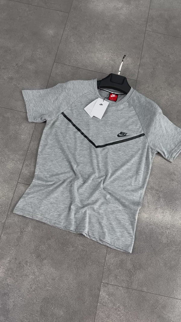 Koszulka dziecięca Nike Tech Fleece, klasyczny szary. Model 2024. Jakość premium