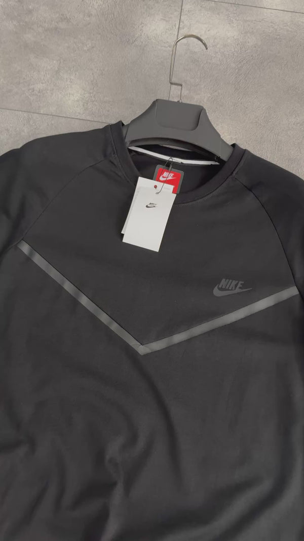 Koszulka dziecięca Nike Tech Fleece, czarna. Model 2024. Jakość premium