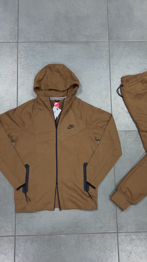 Męski dres Nike Tech Fleece, brązowy. Model 2023. Najwyższa jakość